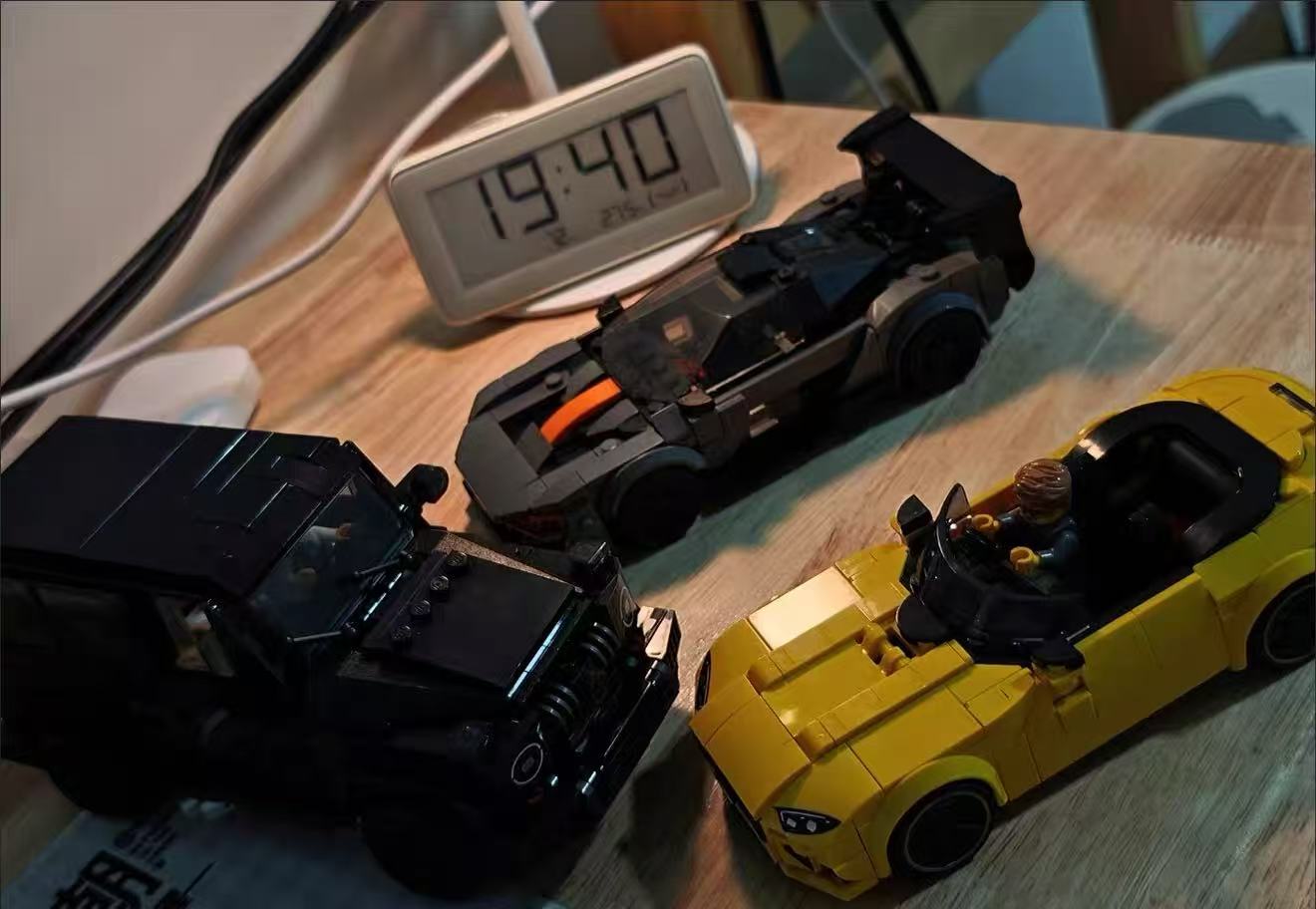 Customer desk with multiple brick cars