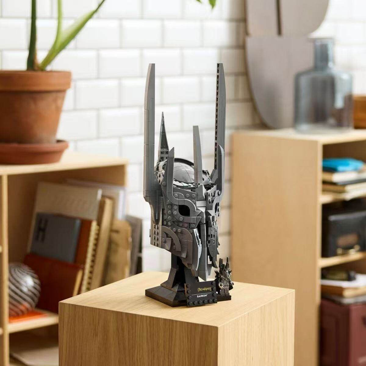 Seigneur des Anneaux : Ensemble de construction du casque de Sauron – 538 pièces | Buste de présentation taille réelle | Figurine de Sauron