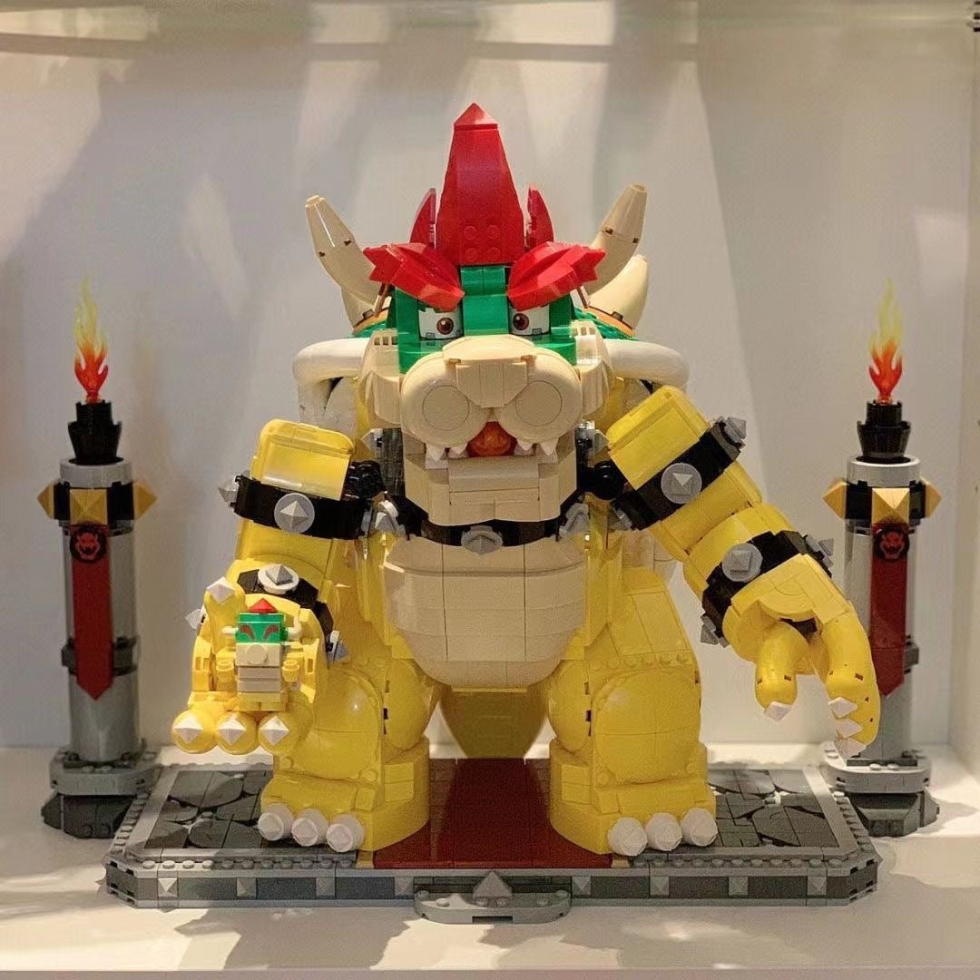 Ensemble de Blocs de Construction Le Puissant Bowser – Statue du Méchant Super Mario avec Piliers Torches et Mini-Figurine