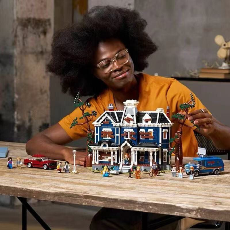 Ensemble de blocs de construction Stranger Things – Le Manoir Hanté – Maison modulaire multi-niveaux avec mini-figurines
