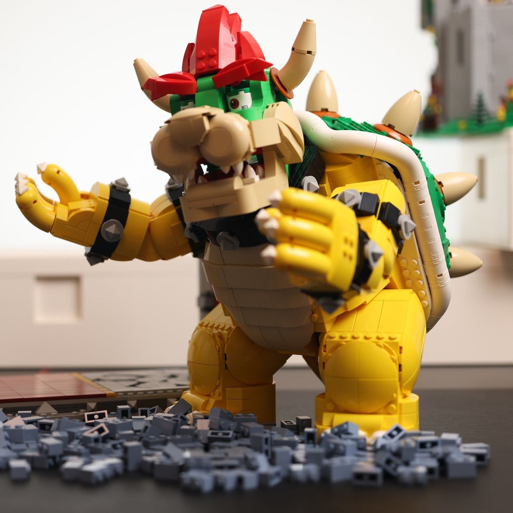 The Mighty Bowser Building Block Set – Super Mario Villain Statue with Torch Pillars & Mini Figure