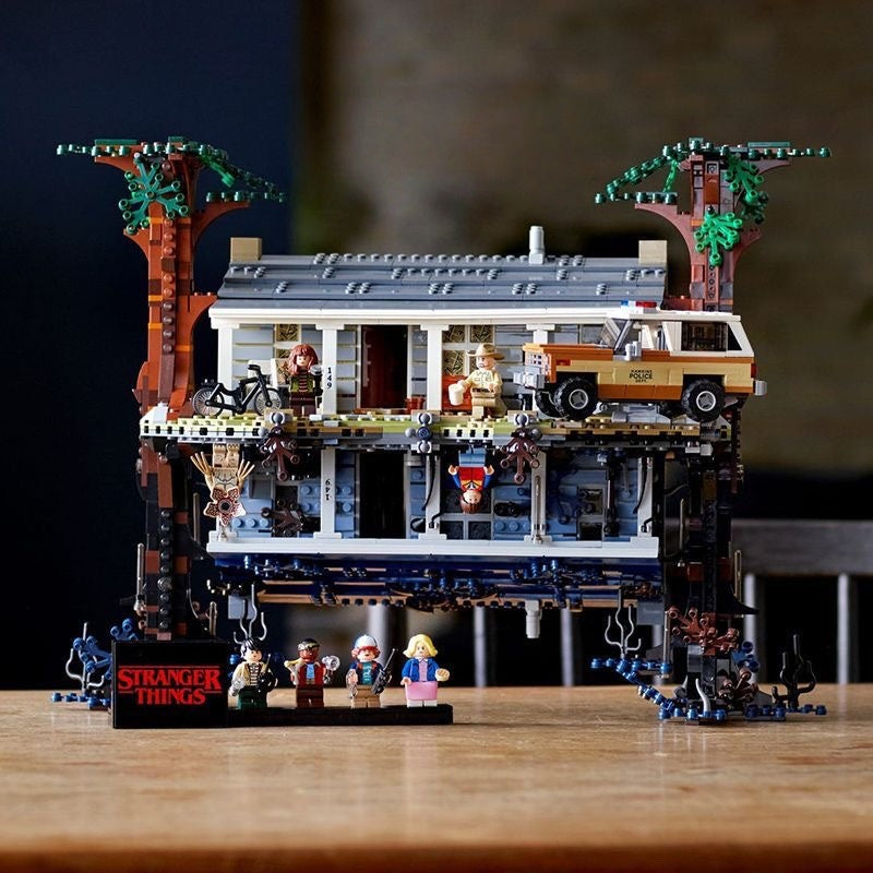 Stranger Things : L'ensemble de blocs de construction du Monde à l'envers – 2287 pièces | 8 figurines | Briques lumineuses